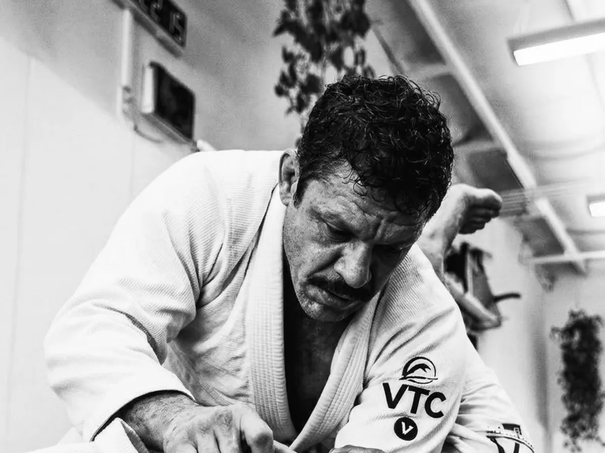 Gabrio Lima treinando jiu-jitsu no tatame
